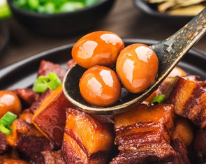 Tết không khéo ăn uống là hại tim: Bác sĩ cảnh báo món thịt kho trứng, bánh chưng, rượu bia