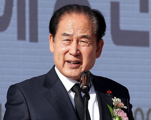 Chủ tịch huyện ở Hàn Quốc bị khai trừ đảng sau đề xuất 'nhập khẩu phụ nữ Việt Nam'