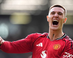 Ngược dòng hạ Crystal Palace, Man United vào top 3 của Premier League