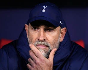 HLV của Tottenham nhận lỗi vì quyết định thay thủ môn sau 17 phút