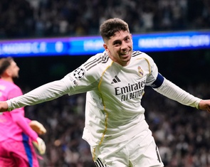 Valverde lập hat-trick, Real Madrid nhấn chìm Man City