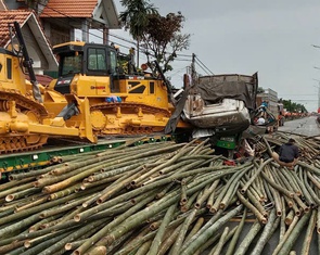 Xe tải tông đuôi xe đầu kéo dừng trên quốc lộ 1, một người tử vong