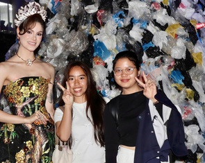 Khi rác 'nở hoa': Triển lãm nghệ thuật từ phế liệu hút sinh viên TP.HCM