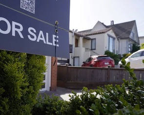 Tổng thống Mỹ ký sắc lệnh nới lỏng quy định liên bang nhằm hạ giá nhà