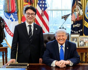 Ông Trump bất ngờ gặp Thủ tướng Hàn, hỏi chuyện đối thoại với ông Kim Jong Un