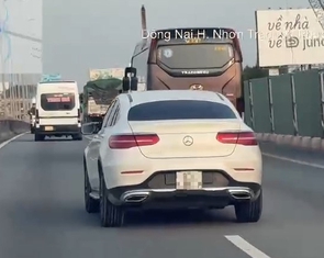 Hàng chục ô tô chạy trên cao tốc TP.HCM - Long Thành không bật xi nhan khi chuyển làn bị xử lý