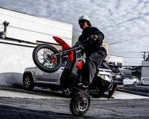 Xe máy điện giá chỉ ngang Honda Air Blade: Chạy 80km/h, đi gần 100km/sạc, nhưng một điểm trừ lớn