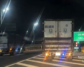 Dừng xe trên cao tốc Trung Lương - Mỹ Thuận để 'giải quyết nỗi buồn', tài xế bị phạt 13 triệu đồng