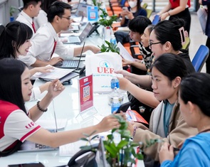 Học phí đại học 2026 tiếp tục tăng, có ngành vọt gần 50%