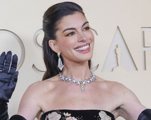 Ngắm 10 khoảnh khắc trang sức kim cương rực rỡ nhất Oscar 2026