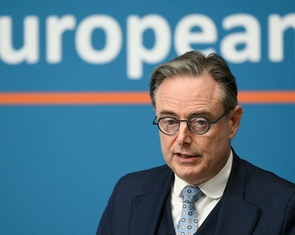 Thủ tướng Bỉ kêu gọi EU đàm phán với Nga, chỉ trích Mỹ 'gần Putin hơn Ukraine'