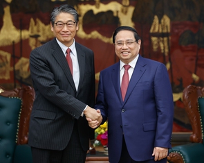 Thủ tướng đề nghị Nhật Bản cung cấp dầu thô từ nguồn dự trữ, bán nhiên liệu hàng không cho Việt Nam