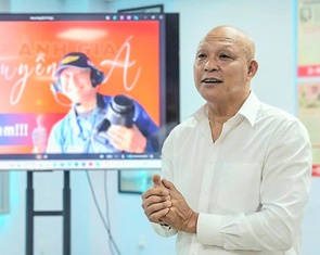 Sinh viên truyền thông học nhiếp ảnh thực tế cùng nhiếp ảnh gia Nguyễn Á