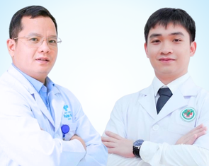 Tặng giấy khen hai bác sĩ cứu người đột quỵ ở sân bóng chuyền