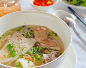 Bún quậy Phú Quốc vào khách sạn 5 sao