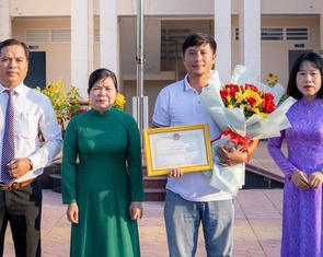 Khen thưởng người kiên trì hô hấp nhân tạo 20 phút cứu bé trai đuối nước