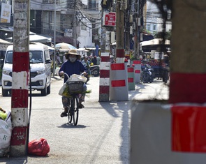 Đường Chu Văn An đã rộng rãi, các trụ điện khi nào sẽ di dời?