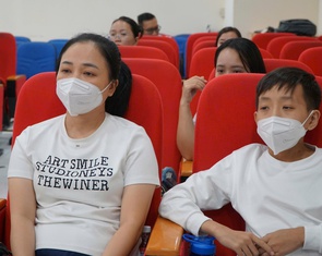 Mẹ hiến thận cứu con, ca ghép đầu tiên tại Bệnh viện Nhi đồng 1