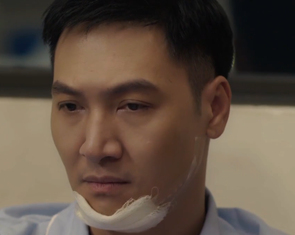 Băng dính dán cằm của Mạnh Trường trong phim Bước chân vào đời và câu chuyện hóa trang ẩu