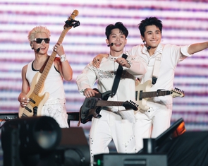 Các 'anh trai' vẫn hot