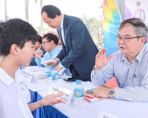 Lần đầu có ngưỡng điểm sàn ngành luật