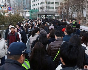 Hơn 30.000 người đổ về Gwanghwamun đợi concert lịch sử của BTS