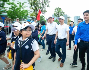 Trẻ em Việt Nam đang ngày càng phải tiếp xúc nhiều hơn với hiểm họa liên quan khí hậu, không khí