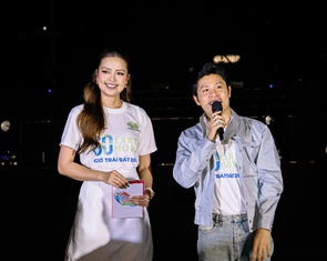 Nhạc sĩ Nguyễn Văn Chung và các nghệ sĩ cùng tuổi trẻ TP.HCM tắt đèn hưởng ứng Giờ Trái đất 2026