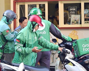 Các hãng xe công nghệ tung gói hỗ trợ, tài xế vẫn ra sức tìm giải pháp tiết kiệm