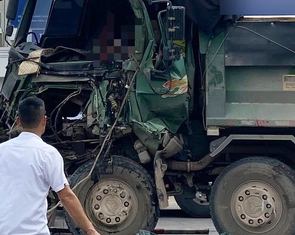 Ba ô tô tông liên hoàn trên quốc lộ 1, tài xế chết trong cabin