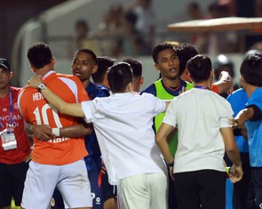 CLB Công An Hà Nội 'chật vật' ở sân Chi Lăng