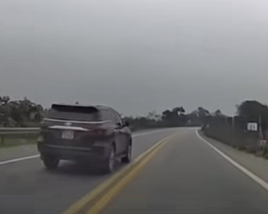 Xe biển xanh của cơ quan hành chính tỉnh lấn làn ngược chiều trên cao tốc, tài xế bị xử phạt