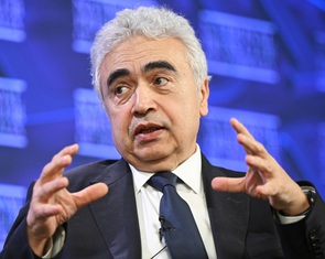 IEA cảnh báo cú sốc năng lượng từ xung đột Trung Đông, khuyên làm việc tại nhà, hạn chế bay