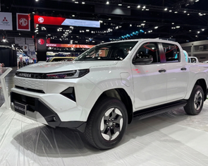 Chi tiết Toyota Hilux điện tại BIMS 2026: Màn như xe sang, 315km/sạc, đọ Ranger về công nghệ