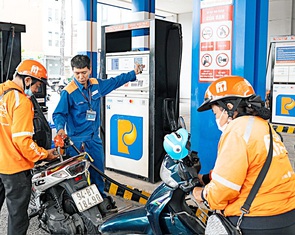 Tăng cường tìm kiếm nguồn cung xăng dầu