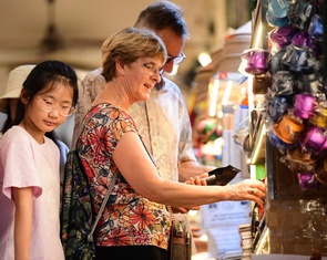 Kinh tế đêm TP.HCM phải thoát bóng 'ăn nhậu vỉa hè'