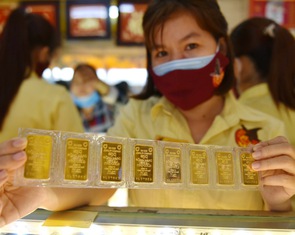 Giá vàng thế giới giảm sâu, trong nước chỉ còn 167 triệu đồng/lượng