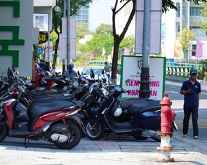 Đà Nẵng cấm buôn bán trên vỉa hè: chỉ dành cho người đi bộ và đậu xe máy