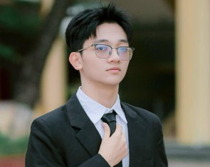 Thủ khoa phá mọi kỷ lục thi đánh giá tư duy: Tự học và luyện đề trên mạng