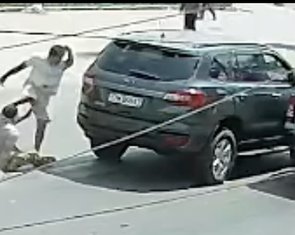 Trên con dốc trượt khỏi bản thân