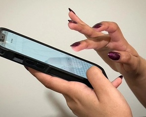 Phát minh lạ: Sơn móng biến móng tay thành 'bút cảm ứng'
