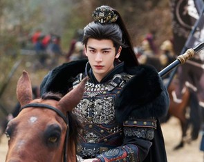 Trương Lăng Hách thành 'tướng quân kem nền' vì trang điểm quá lố trong Trục Ngọc