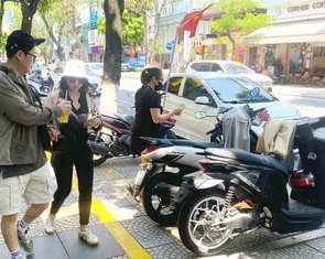 Trả lại vỉa hè: Không chỉ là dẹp hàng rong