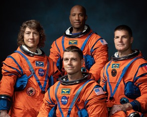 Sau hơn 50 năm, loài người trở lại quỹ đạo Mặt trăng với phi hành đoàn 'chưa từng có'