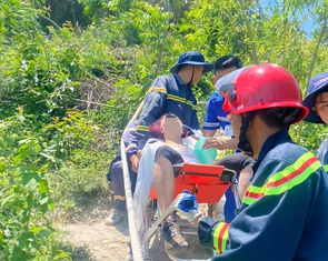 Kịp thời cứu nữ du khách Úc kiệt sức khi leo núi Cô Tiên Nha Trang