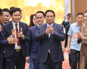 Thủ tướng họp thúc đẩy tăng trưởng hai con số, tri ân doanh nghiệp