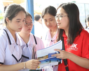 Tư vấn tuyển sinh ở Cà Mau: Học sinh không hỏi điểm, 'truy' bản chất ngành nghề