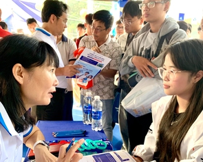 Giấy báo dự thi đánh giá năng lực Đại học Quốc gia TP.HCM sai sót thông tin, cần làm gì?