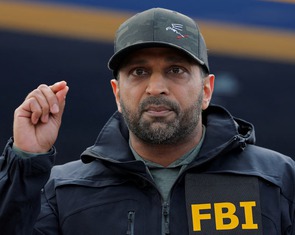 Tin tặc ‘đột nhập’ hộp thư Giám đốc FBI, tung 300 email và nhiều hình ảnh lên mạng