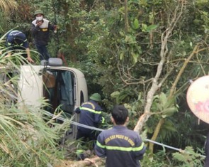 Xe khách chở đoàn nhân viên ngân hàng lao xuống vực ở Tam Đảo, ít nhất 7 người nhập viện